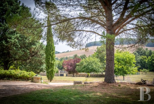 character properties France midi pyrenees   - 24