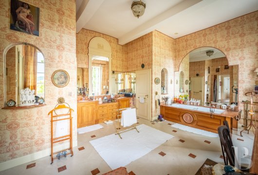 character properties France midi pyrenees   - 15