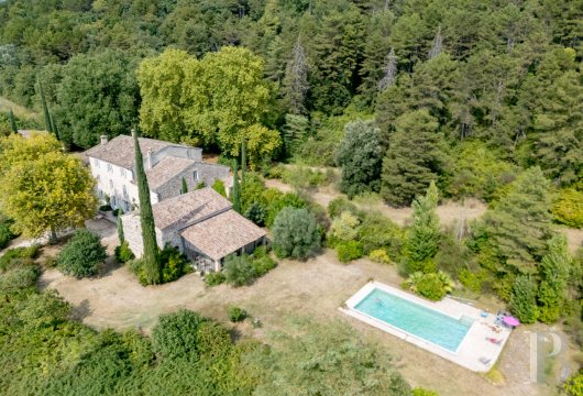 rhones-alpes - À 10 min de la cité des Adhémar, dans la Drôme provençale, une grande bastide du 19e s. et son parc de 13 ha