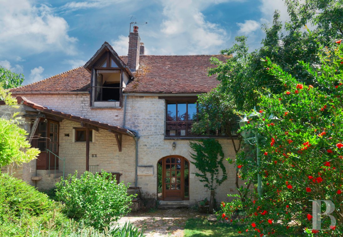 vieilles maisons francaises bourgogne   - 1