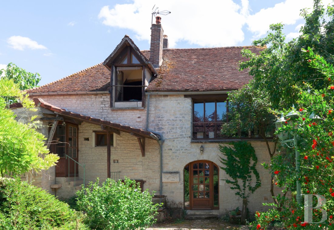 vieilles maisons francaises bourgogne   - 1