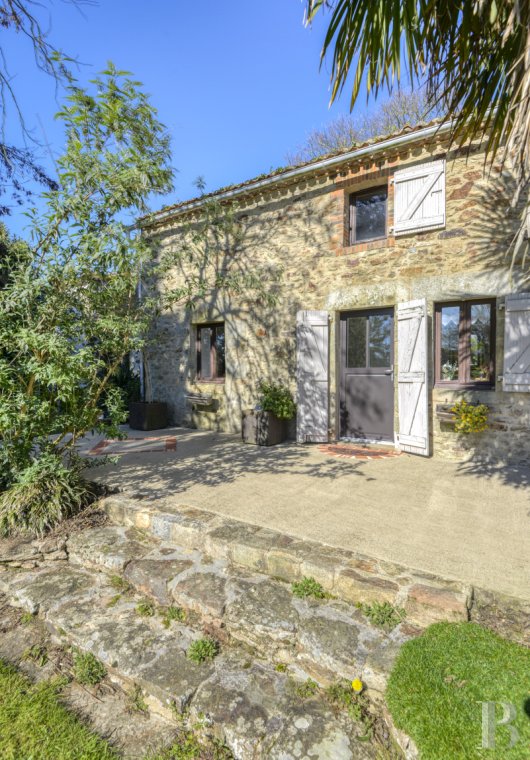 maisons de caractère &agrave; vendre - pays-de-loire - Au nord-ouest de la Vendée, sur un terrain de près de 2 ha, une métairie du 18e s. et ses dépendances habitables