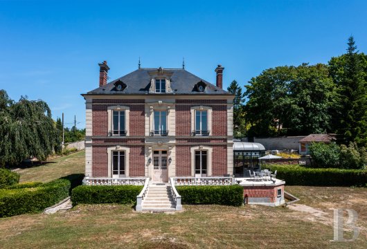 ile-de-france - A 19th-century Bourgeois home between the River Seine and the Vexin hills, in Vétheuil, with outbuildings and a more than 3,900-m² walled garden