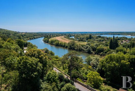 ile-de-france - A 19th-century Bourgeois home between the River Seine and the Vexin hills, in Vétheuil, with outbuildings and a more than 3,900-m² walled garden
