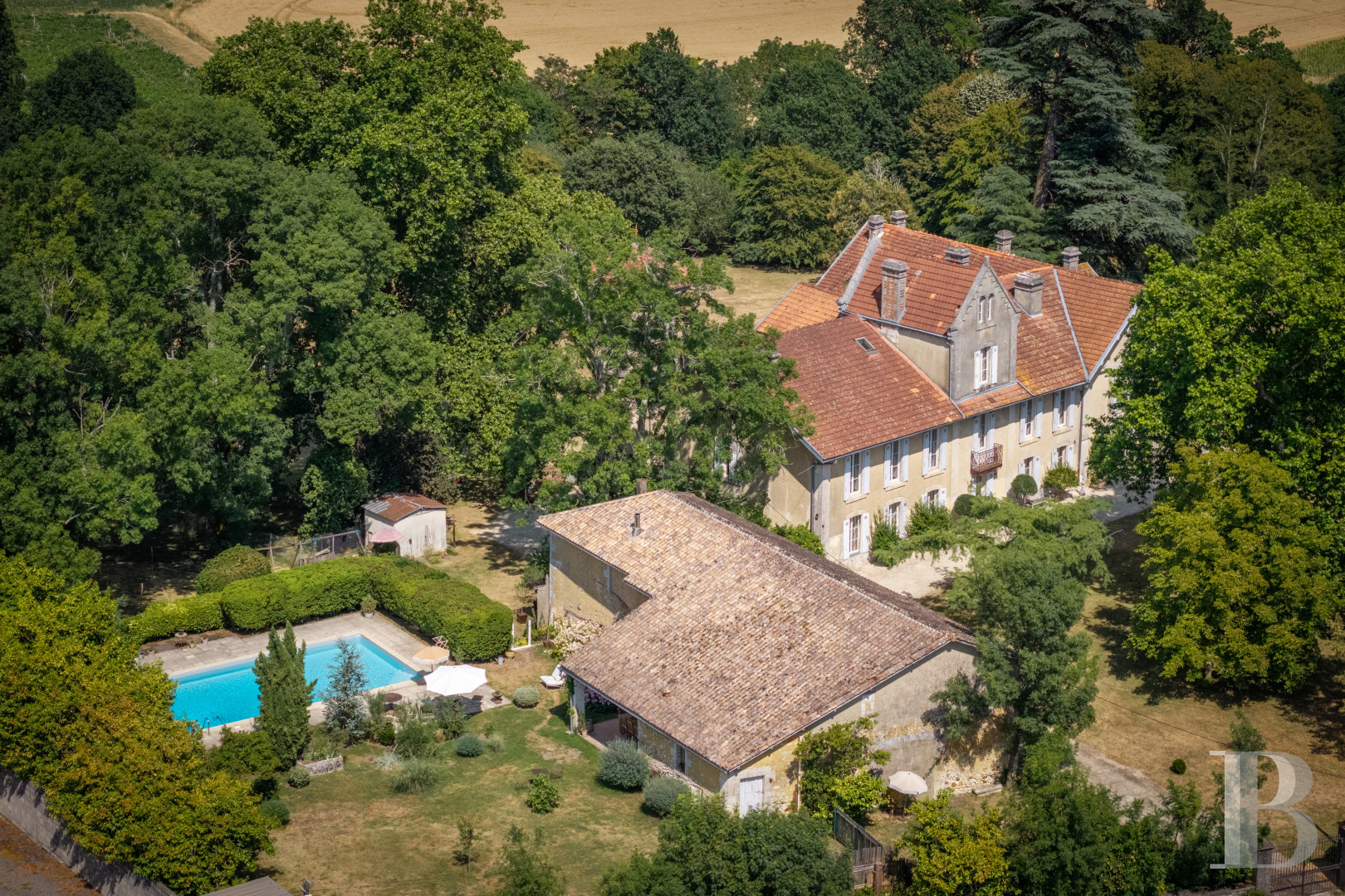 En Charente-Maritime, une demeure du 19e siècle d’inspiration arcachonnaise et son grand parc arboré - photo  n°1