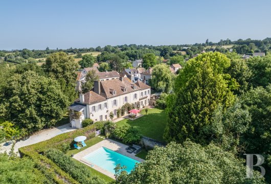 lower-normandy - An 18th & 20th century, completely renovated manor house  with outbuildings and parkland spanning over 1 hectare in Normandy  