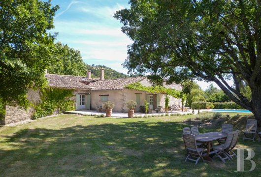 provence-cote-dazur - An entirely renovated 17th-century mill, with its swimming pool and outbuildings  on 7,500-m² grounds, to the north of the Luberon Mountains