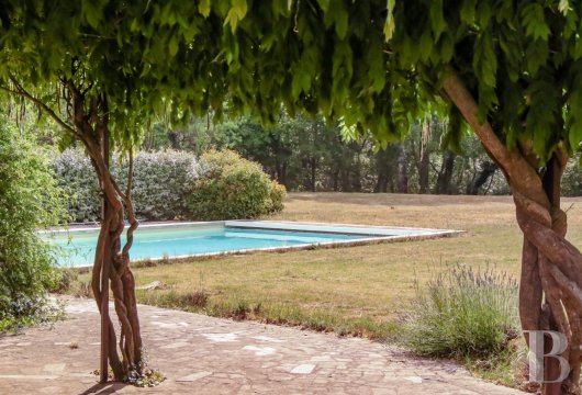 character properties France provence cote dazur   - 15