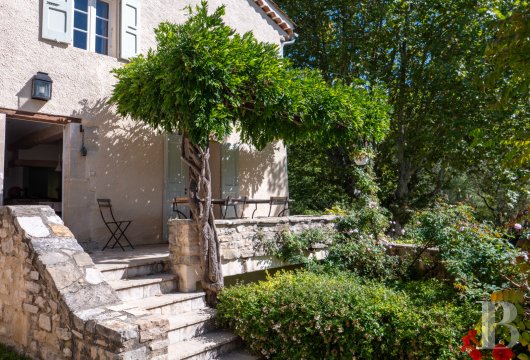 character properties France provence cote dazur   - 5