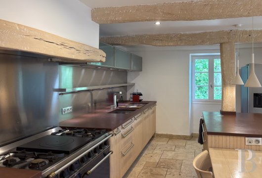 character properties France provence cote dazur   - 6
