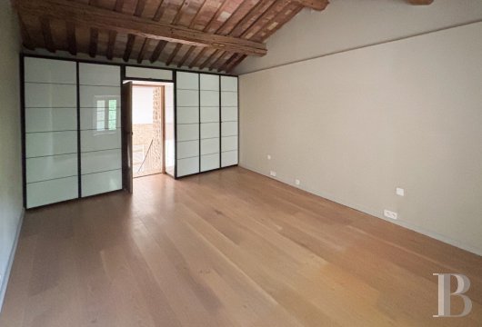 character properties France provence cote dazur   - 9