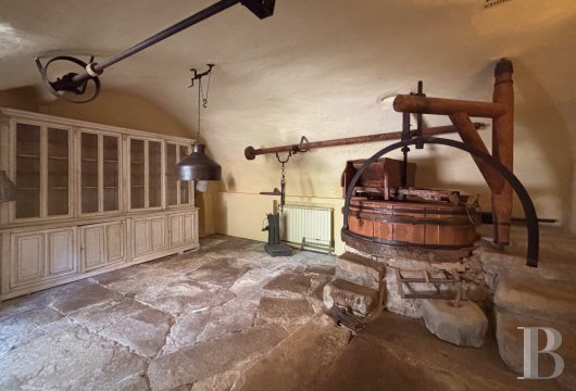 character properties France provence cote dazur   - 13