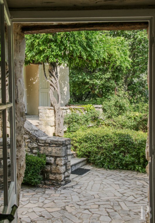 character properties France provence cote dazur   - 4