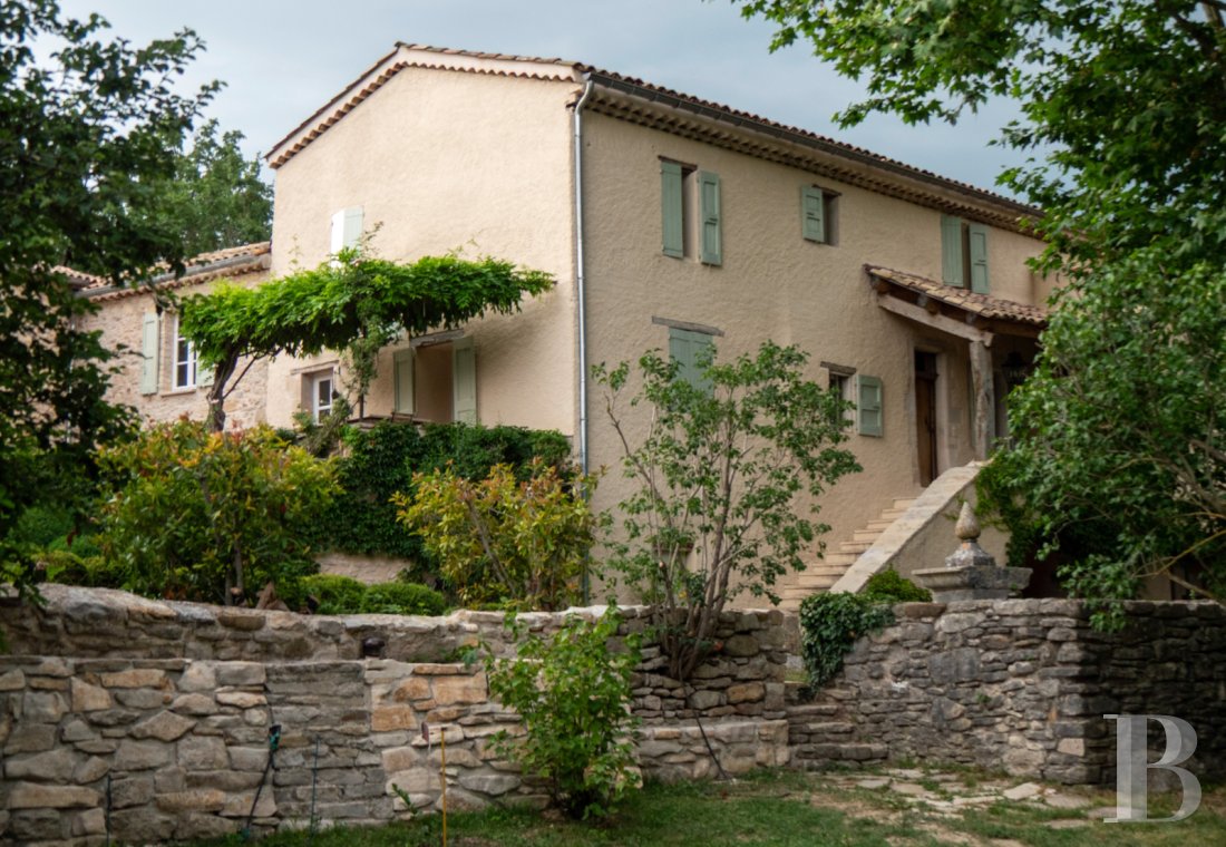 character properties France provence cote dazur   - 2