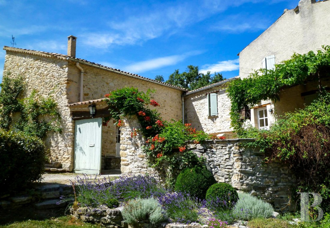 character properties France provence cote dazur   - 3