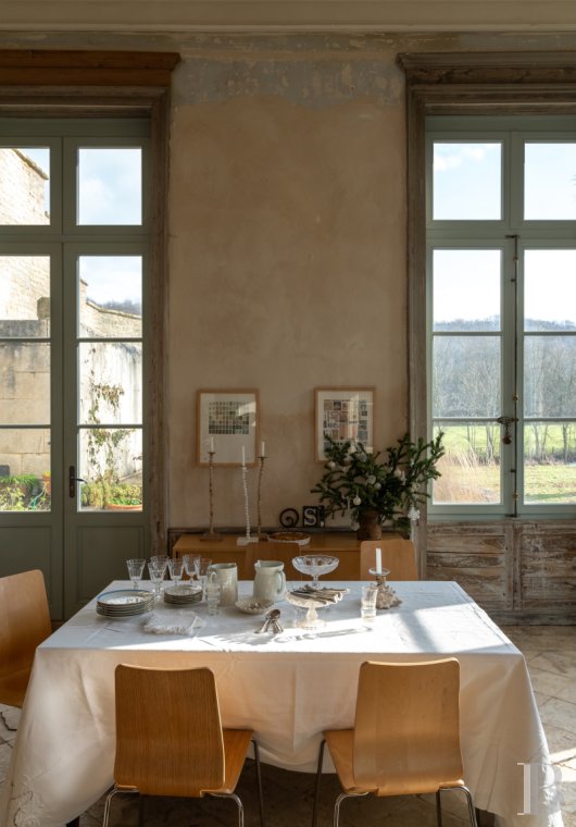 En Côte-d’Or, à l’est de Châtillon-sur-Seine, les dépendances d’un ancien château autour d’une vaste cour - photo  n°11