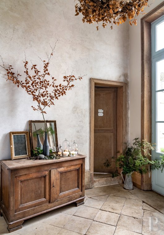 En Côte-d’Or, à l’est de Châtillon-sur-Seine, les dépendances d’un ancien château autour d’une vaste cour - photo  n°12