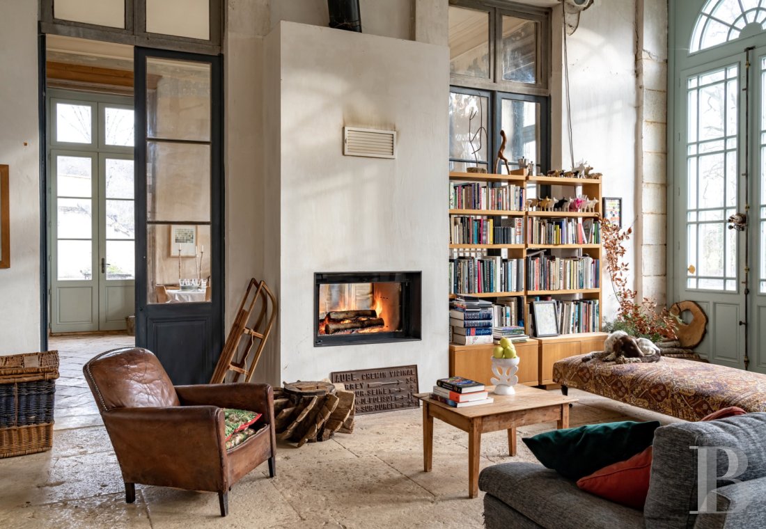 En Côte-d’Or, à l’est de Châtillon-sur-Seine, les dépendances d’un ancien château autour d’une vaste cour - photo  n°5