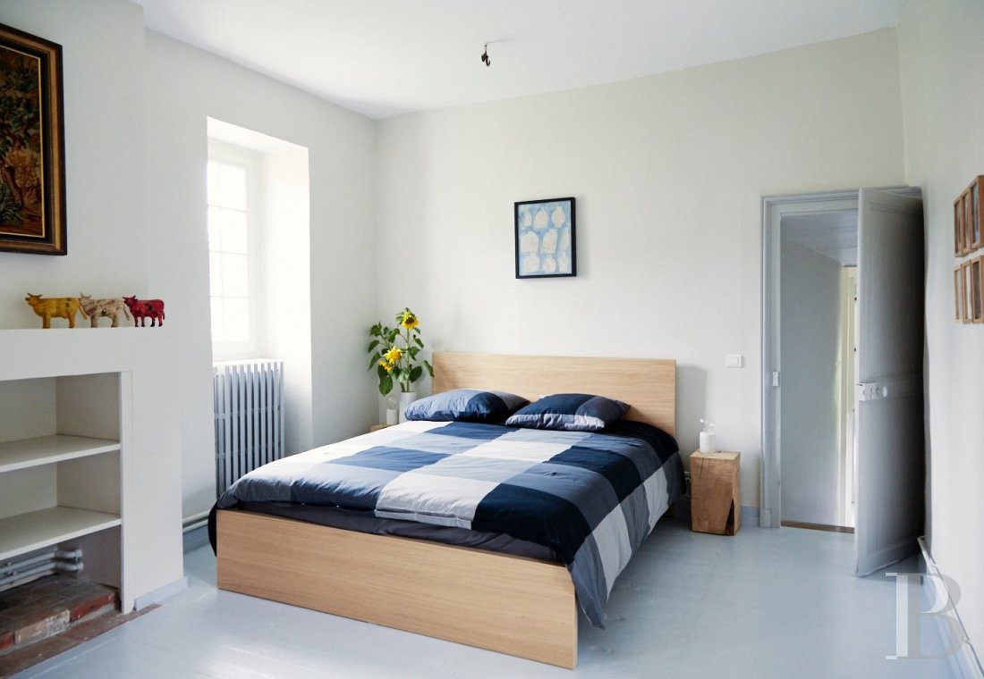 En Côte-d’Or, à l’est de Châtillon-sur-Seine, les dépendances d’un ancien château autour d’une vaste cour - photo  n°22