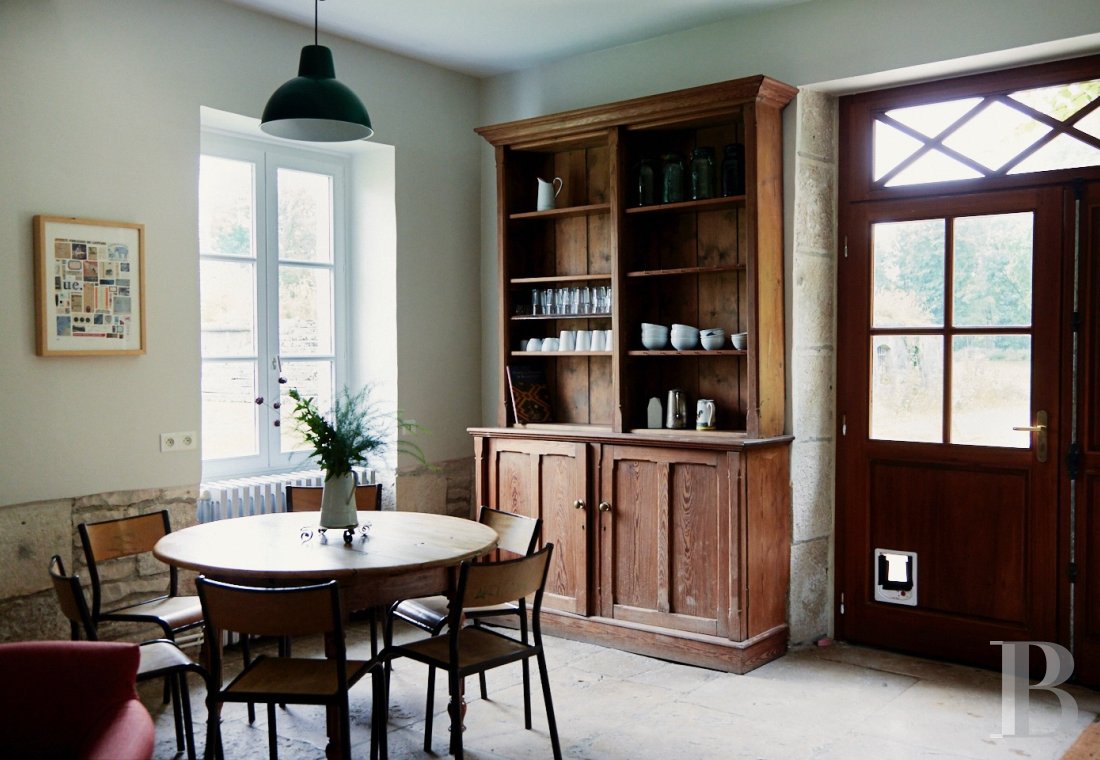 En Côte-d’Or, à l’est de Châtillon-sur-Seine, les dépendances d’un ancien château autour d’une vaste cour - photo  n°20