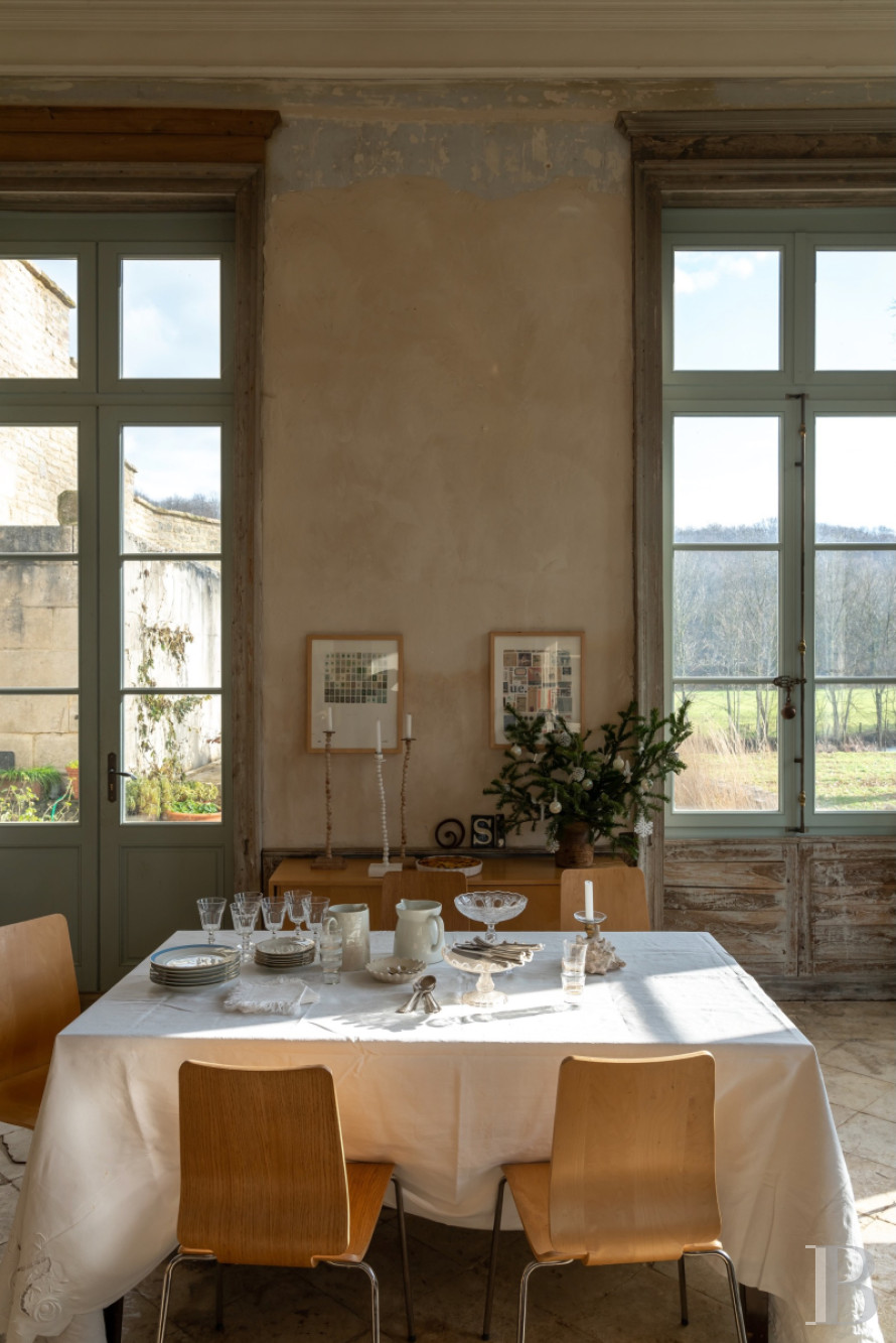 En Côte-d’Or, à l’est de Châtillon-sur-Seine, les dépendances d’un ancien château autour d’une vaste cour - photo  n°11