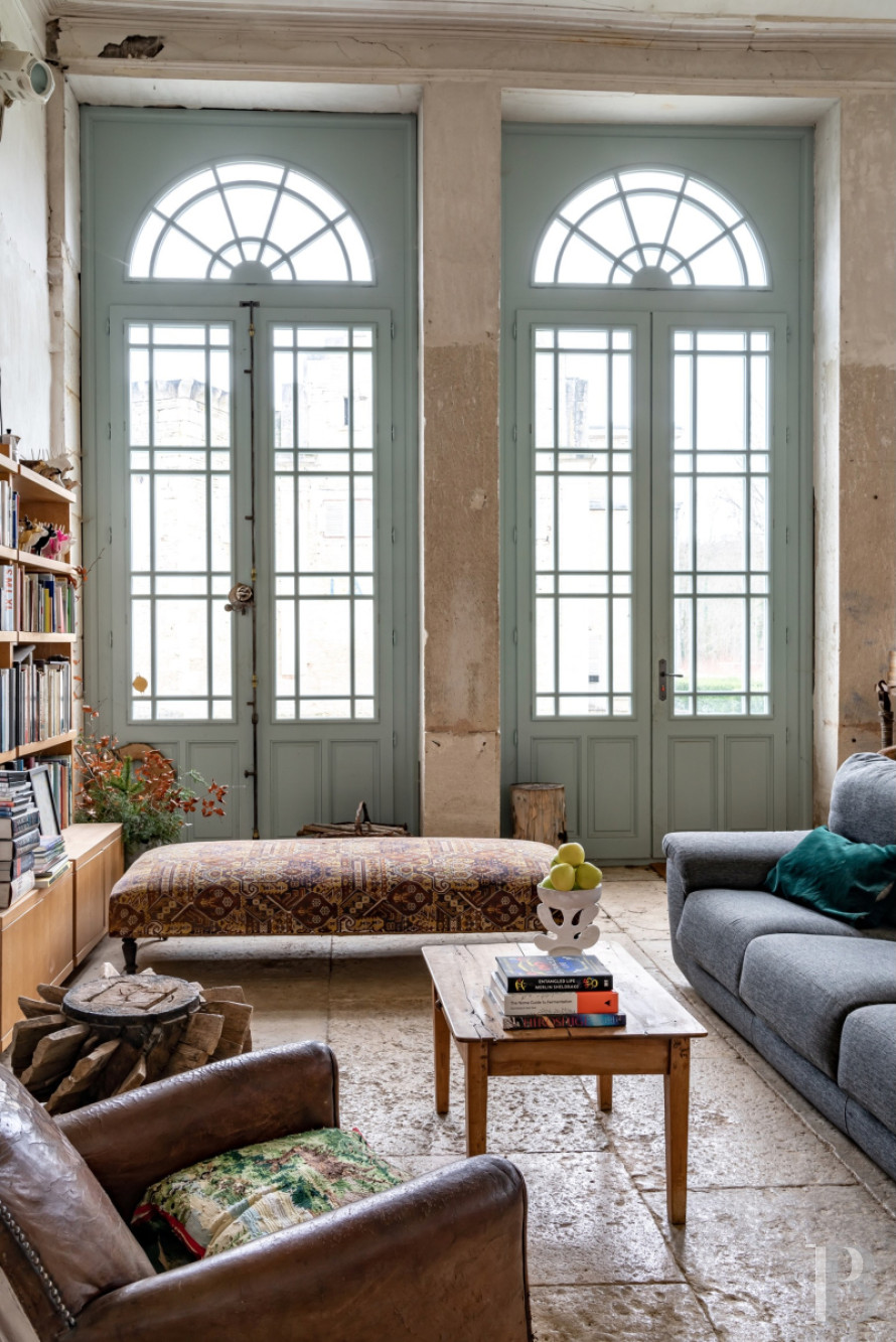 En Côte-d’Or, à l’est de Châtillon-sur-Seine, les dépendances d’un ancien château autour d’une vaste cour - photo  n°7