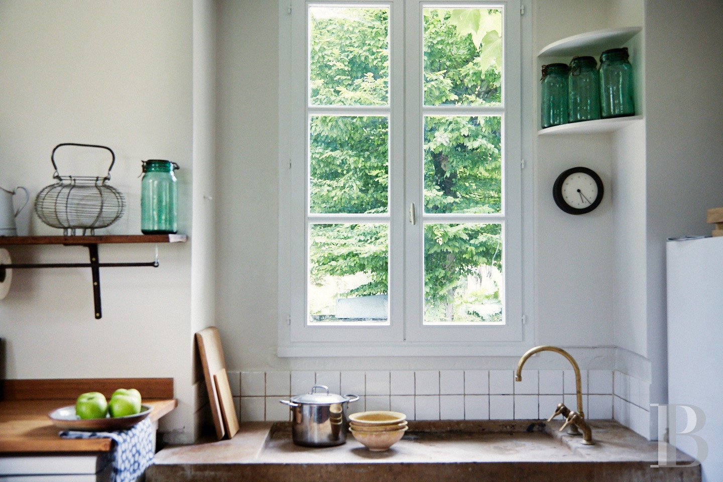 En Côte-d’Or, à l’est de Châtillon-sur-Seine, les dépendances d’un ancien château autour d’une vaste cour - photo  n°19