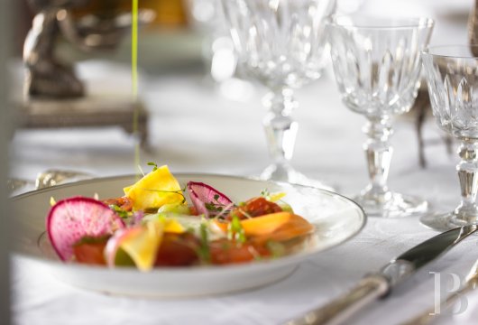 Dans le canton de Vaud, non loin des rives du lac de Neuchâtel, un château des 17e et 18e siècles rénové dans son état d’origine - photo  n°17