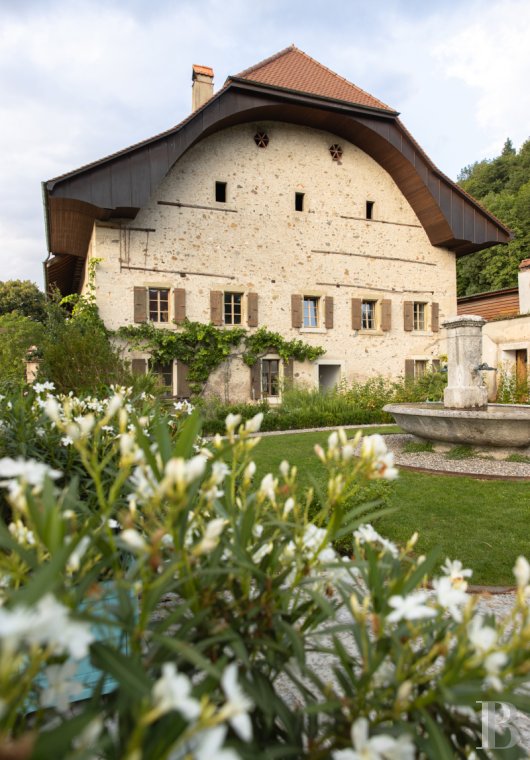 Dans le canton de Vaud, non loin des rives du lac de Neuchâtel, un château des 17e et 18e siècles rénové dans son état d’origine - photo  n°3