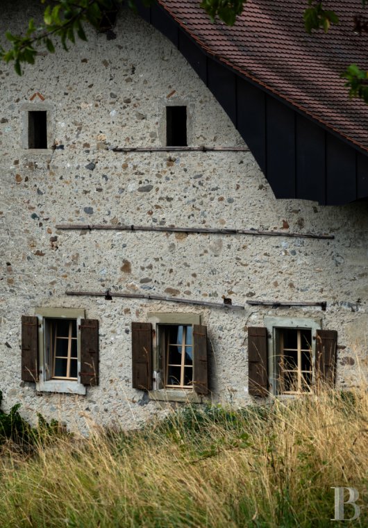 Dans le canton de Vaud, non loin des rives du lac de Neuchâtel, un château des 17e et 18e siècles rénové dans son état d’origine - photo  n°35