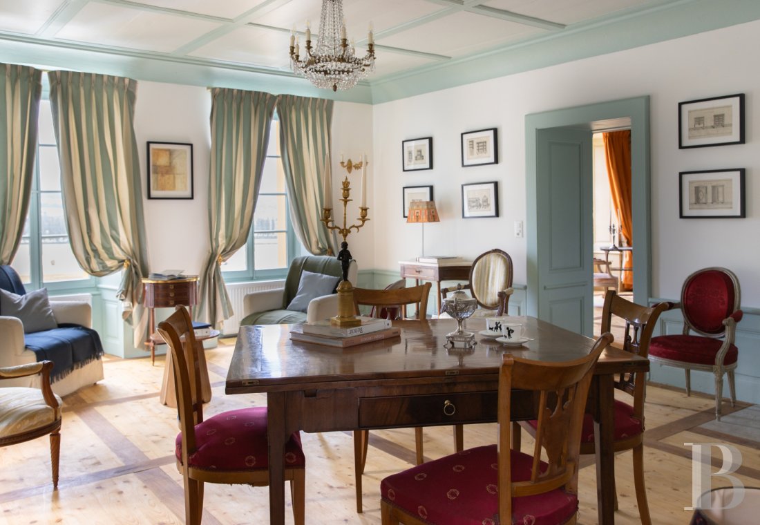 Dans le canton de Vaud, non loin des rives du lac de Neuchâtel, un château des 17e et 18e siècles rénové dans son état d’origine - photo  n°19