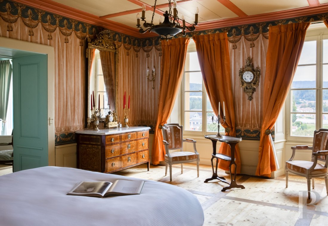 Dans le canton de Vaud, non loin des rives du lac de Neuchâtel, un château des 17e et 18e siècles rénové dans son état d’origine - photo  n°23