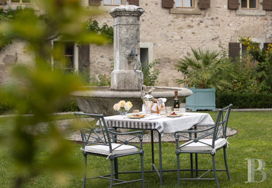 Dans le canton de Vaud, non loin des rives du lac de Neuchâtel, un château des 17e et 18e siècles rénové dans son état d’origine - photo  n°34