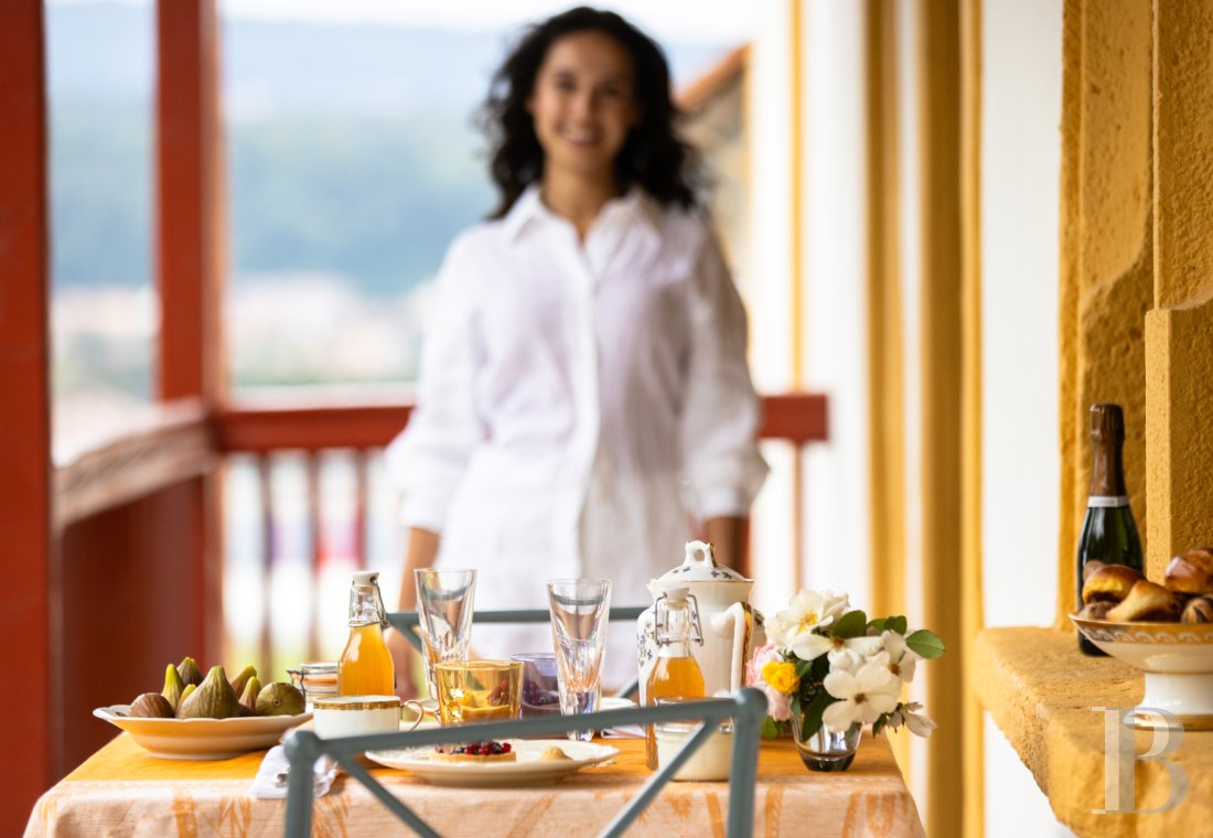 Dans le canton de Vaud, non loin des rives du lac de Neuchâtel, un château des 17e et 18e siècles rénové dans son état d’origine - photo  n°33