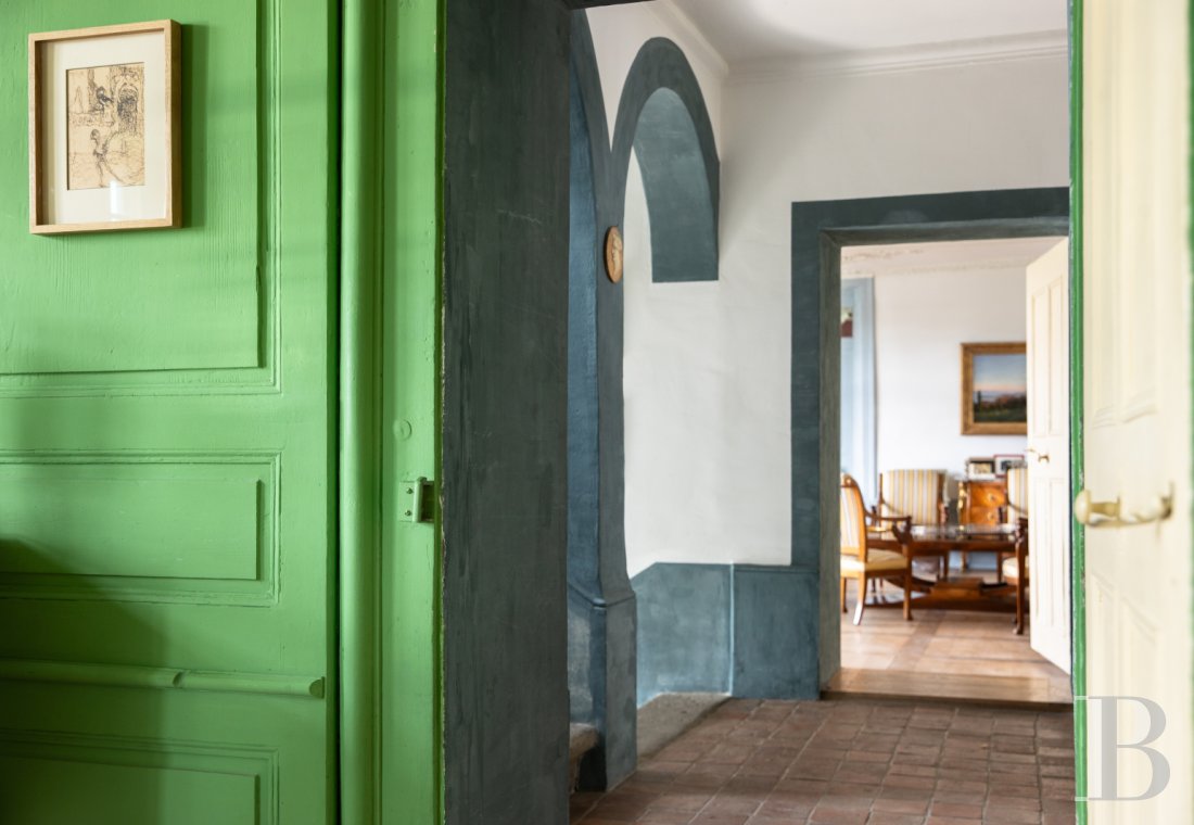 Dans le canton de Vaud, non loin des rives du lac de Neuchâtel, un château des 17e et 18e siècles rénové dans son état d’origine - photo  n°9