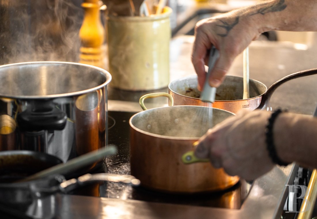 Dans le canton de Vaud, non loin des rives du lac de Neuchâtel, un château des 17e et 18e siècles rénové dans son état d’origine - photo  n°15