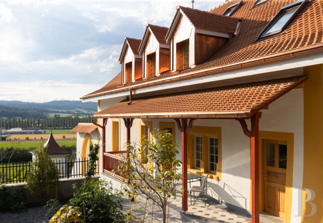 Dans le canton de Vaud, non loin des rives du lac de Neuchâtel, un château des 17e et 18e siècles rénové dans son état d’origine - photo  n°31