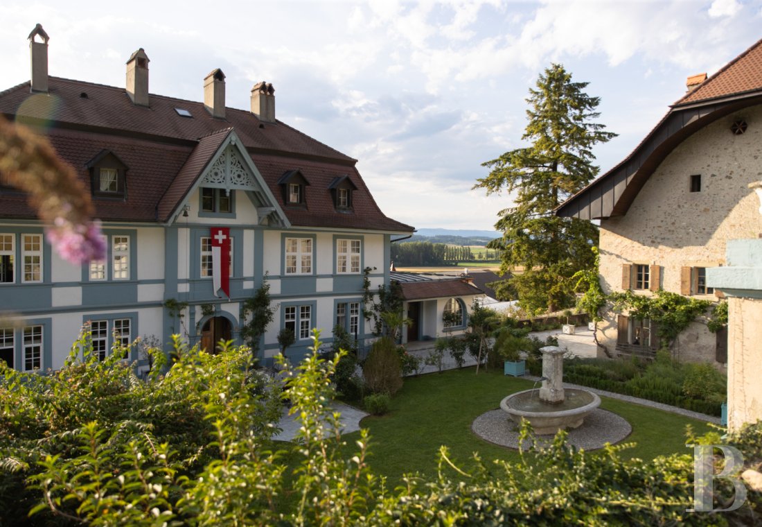 Dans le canton de Vaud, non loin des rives du lac de Neuchâtel, un château des 17e et 18e siècles rénové dans son état d’origine - photo  n°7