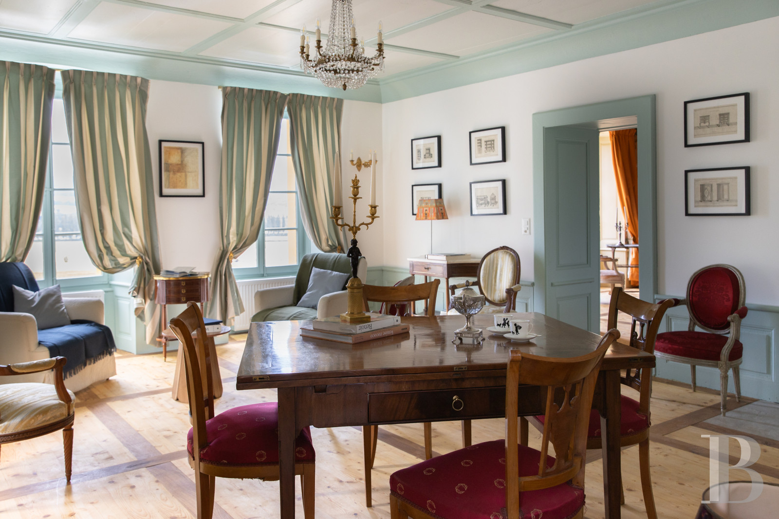 Dans le canton de Vaud, non loin des rives du lac de Neuchâtel, un château des 17e et 18e siècles rénové dans son état d’origine - photo  n°19