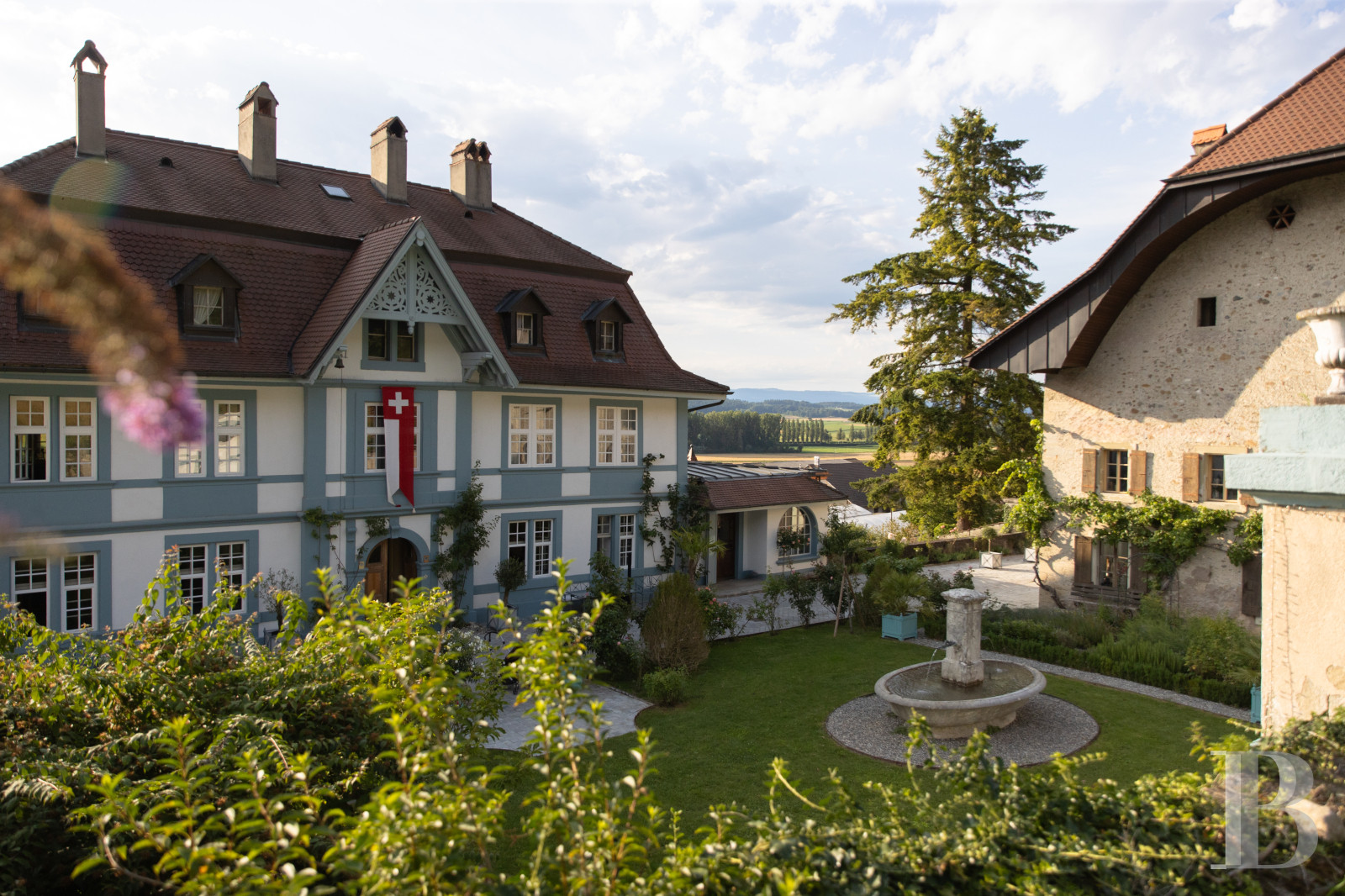 Dans le canton de Vaud, non loin des rives du lac de Neuchâtel, un château des 17e et 18e siècles rénové dans son état d’origine - photo  n°7