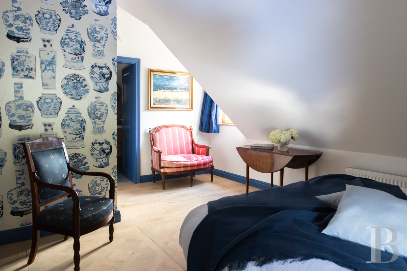 Dans le canton de Vaud, non loin des rives du lac de Neuchâtel, un château des 17e et 18e siècles rénové dans son état d’origine - photo  n°25