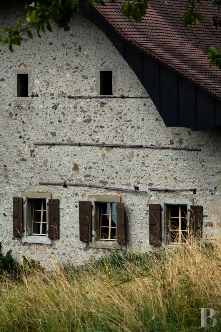 Dans le canton de Vaud, non loin des rives du lac de Neuchâtel, un château des 17e et 18e siècles rénové dans son état d’origine - photo  n°35