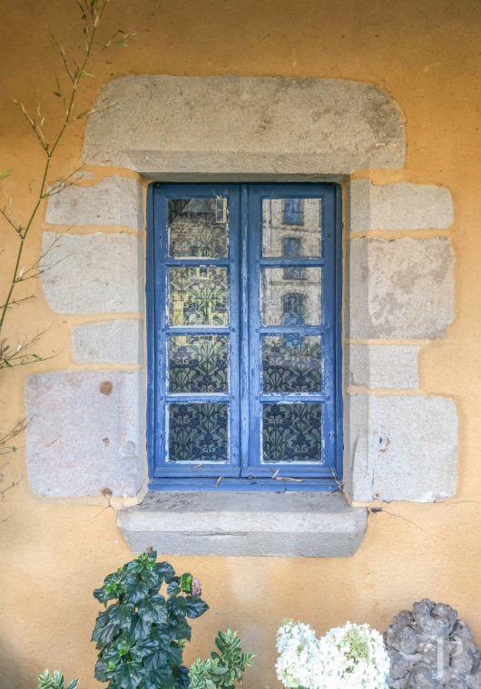 character properties France brittany   - 5