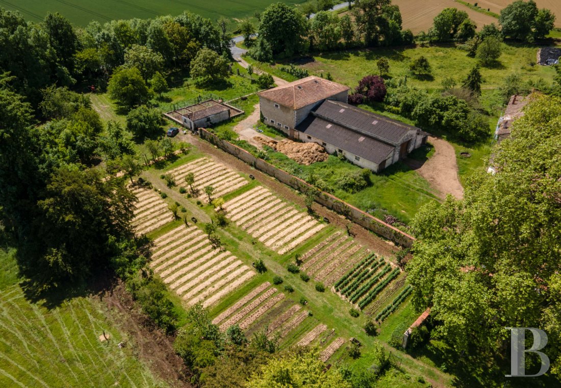Dans les Deux-Sèvres, au cœur du Poitou, un vaste domaine dédié au maraîchage, à l’artisanat et à la villégiature dans un esprit participatif - photo  n°2