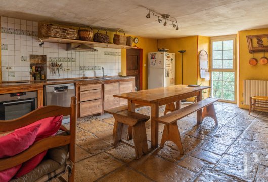 character properties France languedoc roussillon   - 12