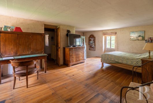 character properties France languedoc roussillon   - 14