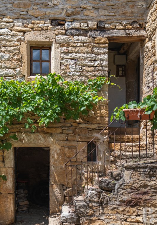 character properties France languedoc roussillon   - 17