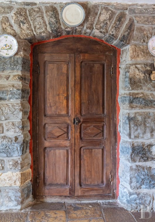 character properties France languedoc roussillon   - 13