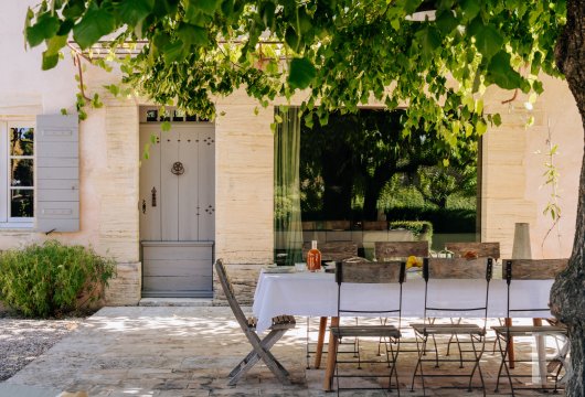 A Provencal farmhouse renovated in keeping with the traditional way of life, not far from Carpentras, in the Vaucluse - photo  n°3