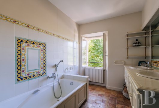 A Provencal farmhouse renovated in keeping with the traditional way of life, not far from Carpentras, in the Vaucluse - photo  n°20